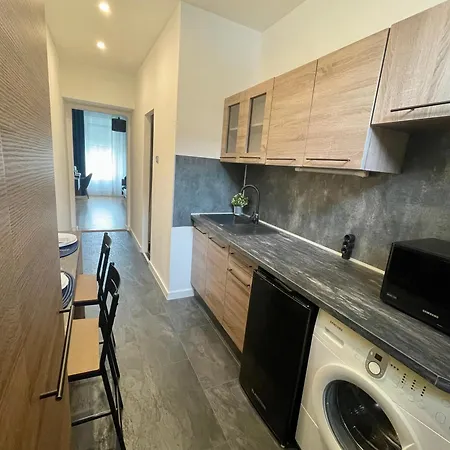 Tarsashazi Lakas Budapesten Koezel Mindenhez * ブダペスト