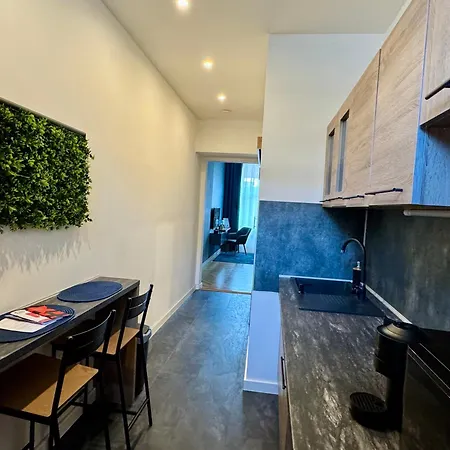 アパート Tarsashazi Lakas Budapesten Koezel Mindenhez *