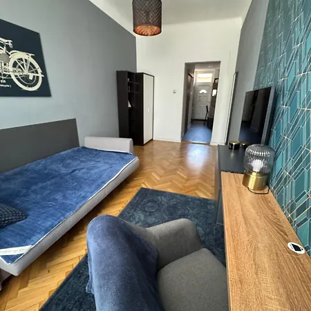 Tarsashazi Lakas Budapesten Koezel Mindenhez