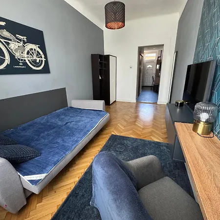 アパート Tarsashazi Lakas Budapesten Koezel Mindenhez