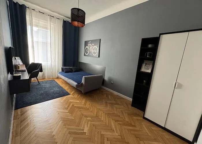 Tarsashazi Lakas Budapesten Koezel Mindenhez * 부다페스트
